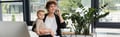 Las mujeres con hijos tienen más dificultades para alcanzar puestos de liderazgo, impactando su bienestar