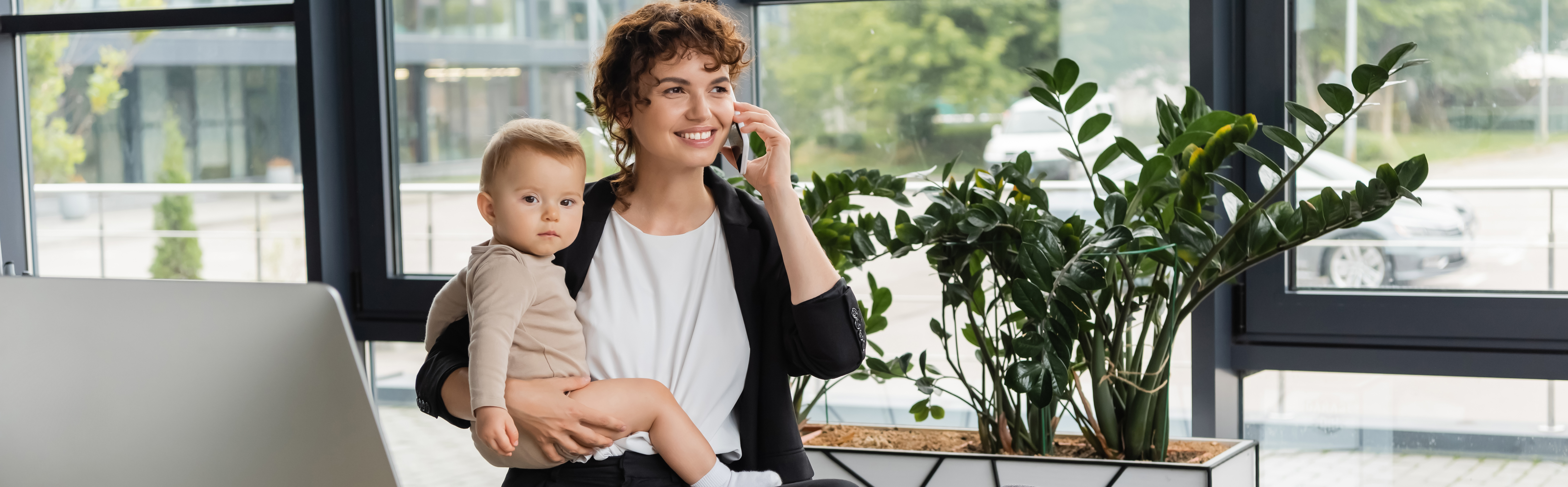 Las mujeres con hijos tienen más dificultades para alcanzar puestos de liderazgo, impactando su bienestar